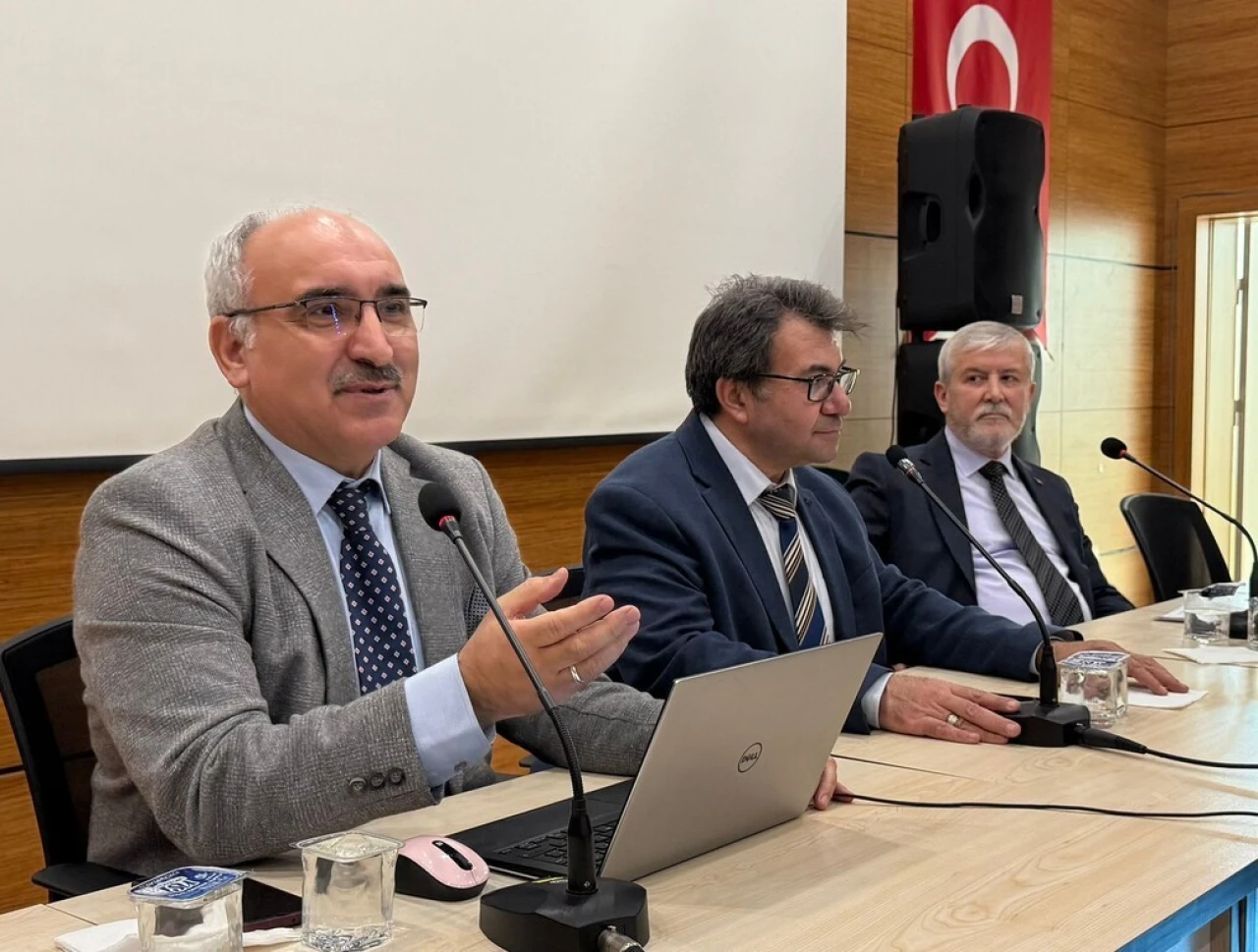 "Papa’nın Türkiye Ziyareti ve Düşündürdükleri" Paneli DPÜ’de Yoğun İlgi Gördü