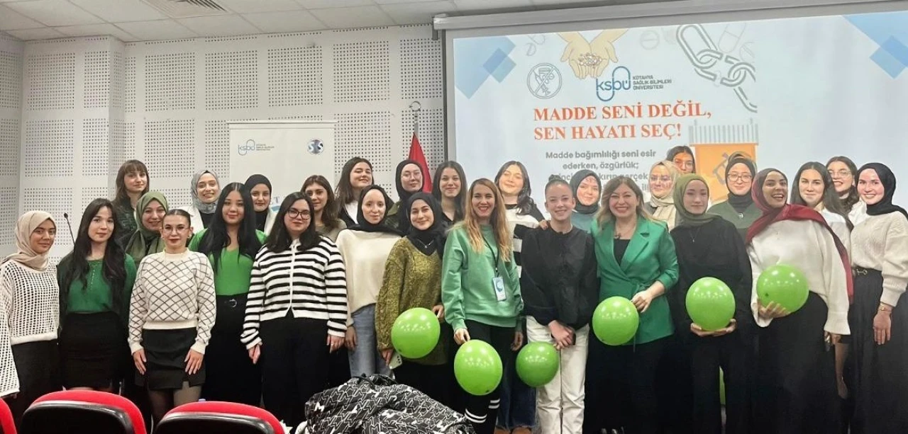 Bağımlılıkla Mücadelede Sosyal Hizmet Yaklaşımı Kütahya’da Tartışıldı