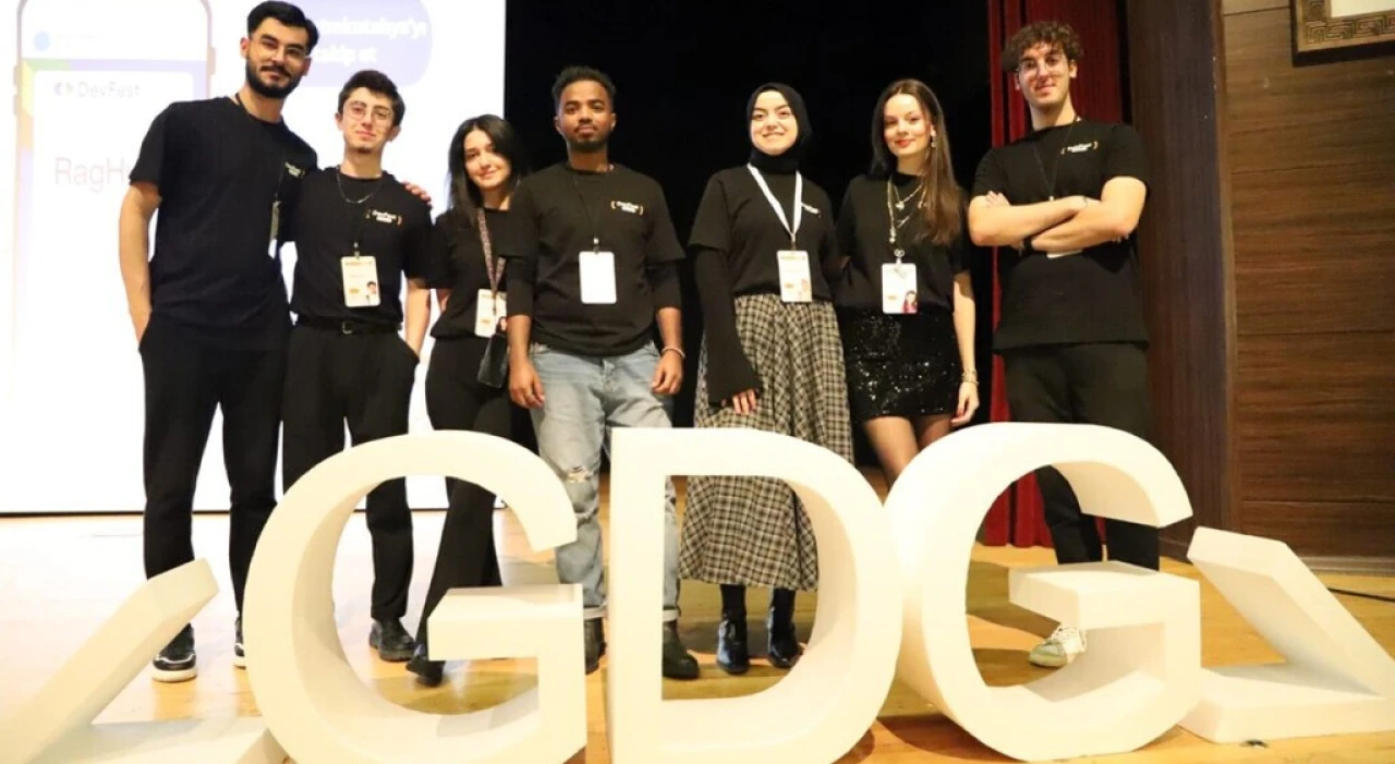 Gençler Devfest’25’te Yeni Nesil Teknolojileri Deneyimledi