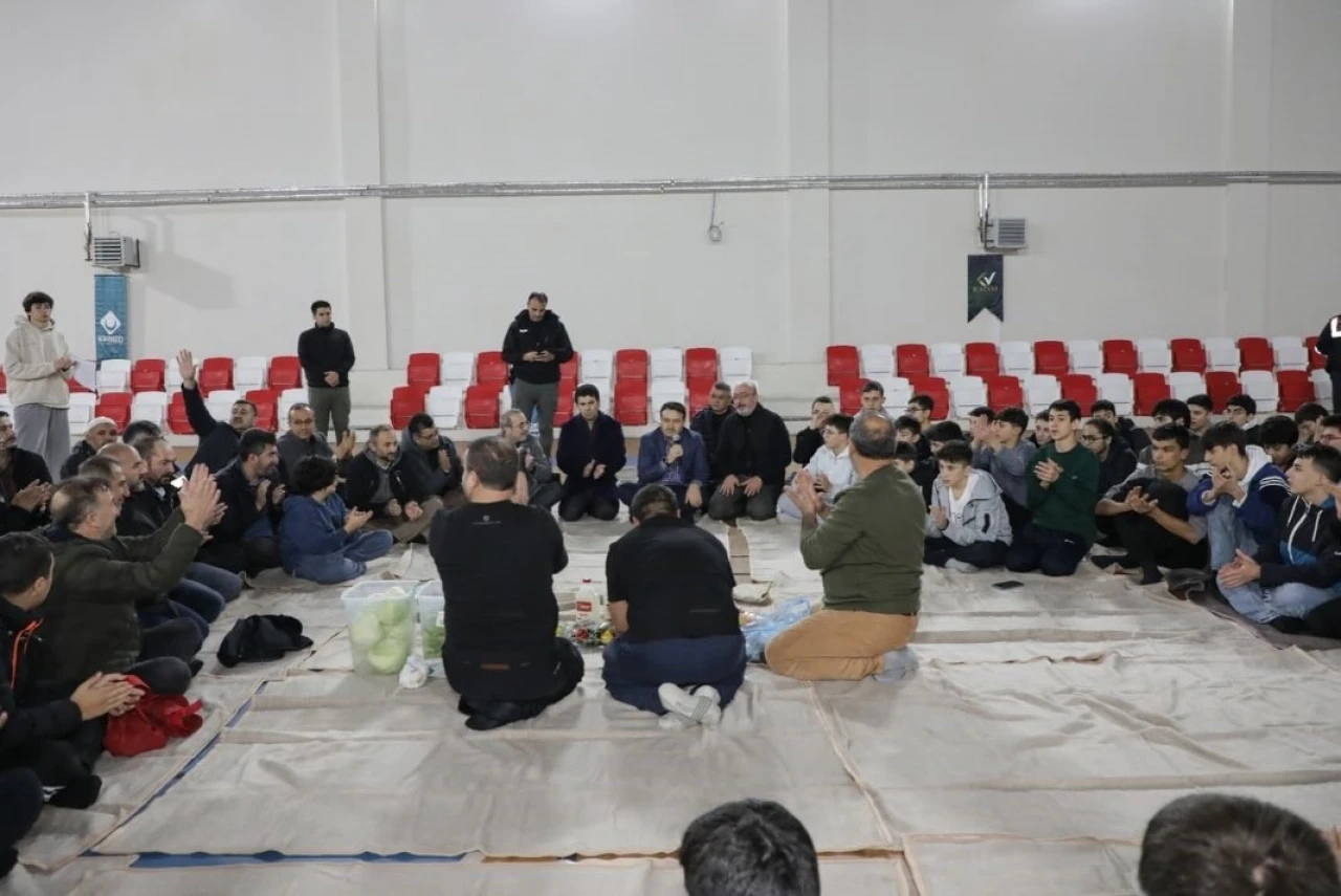 Murat Dağı Gençlik Kampı’nda 42’inci Dönem Gece Etkinliği Düzenlendi