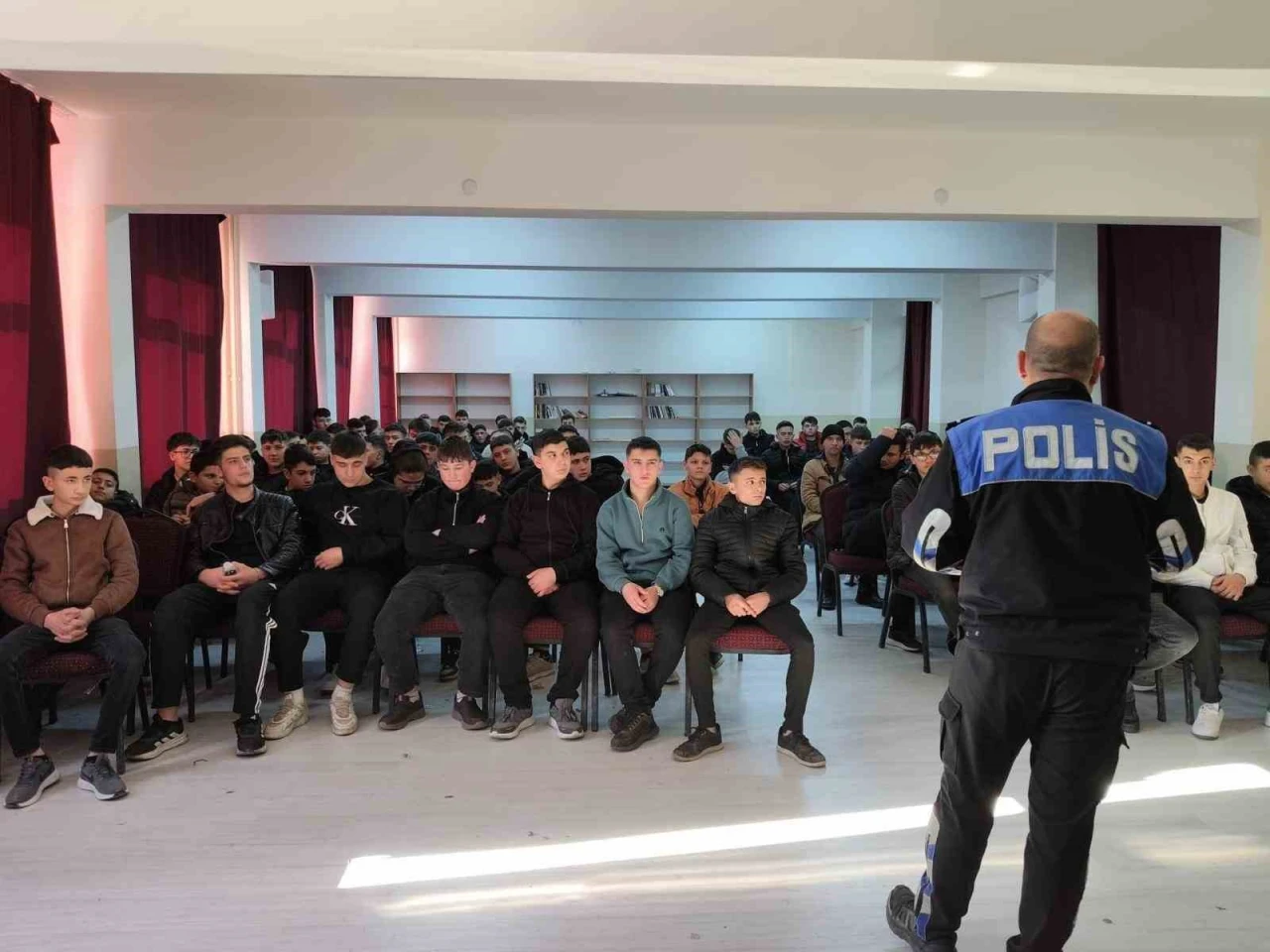 Afyonkarahisar’da Polislerden Öğrencilere Hayat Kurtaran Eğitim