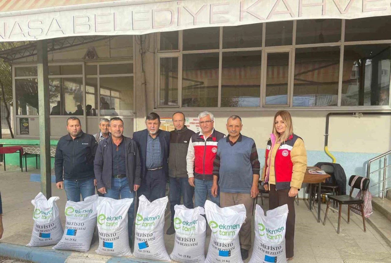 Simav’da Üreticilere Yem Bezelyesi Tohumu Dağıtıldı