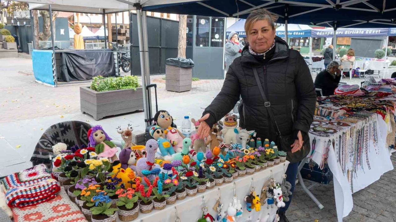 Soğuk Havada Rengârenk Emek: Şükran Karol Tezgâhını Terk Etmiyor