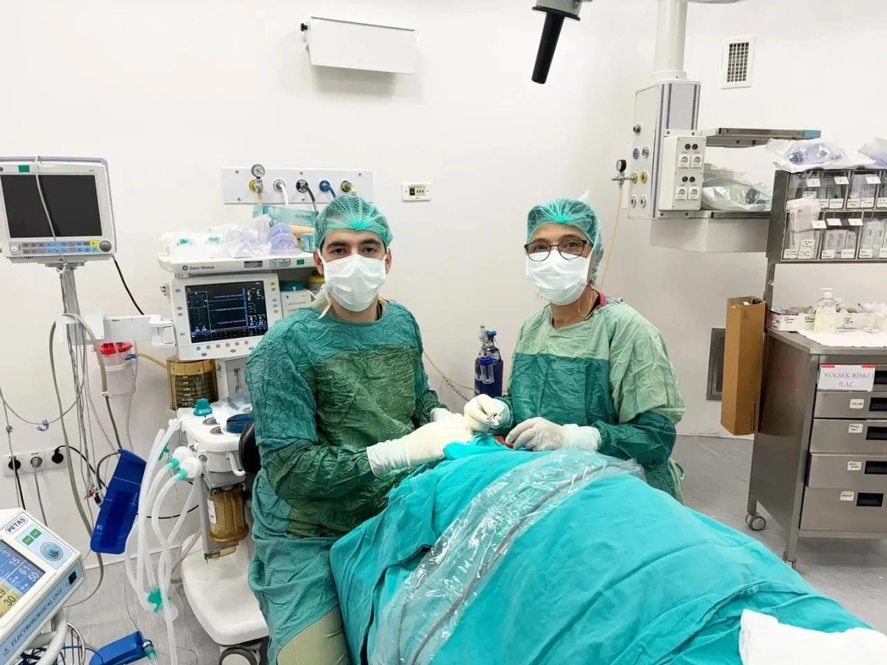 Şuhut Devlet Hastanesi’nde başarılı göz kapağı ameliyatıyla hastanın görme alanı düzeldi