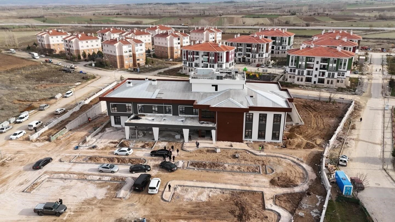 Çavdarhisar’a Yeni Hastane: Vali Işın Çalışmaları Yerinde İnceledi