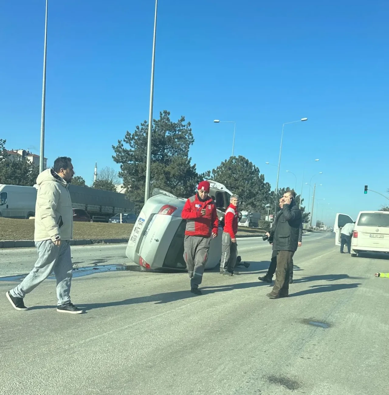 Eskişehir’de Trafik Kazası: Otomobil Takla Atarak Yan Yattı