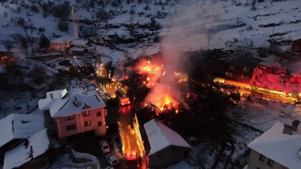 Kastamonu’da Korkutan Yangın: 3 Ev Kül Oldu, 55 Hayvan Telef Oldu! 🔥