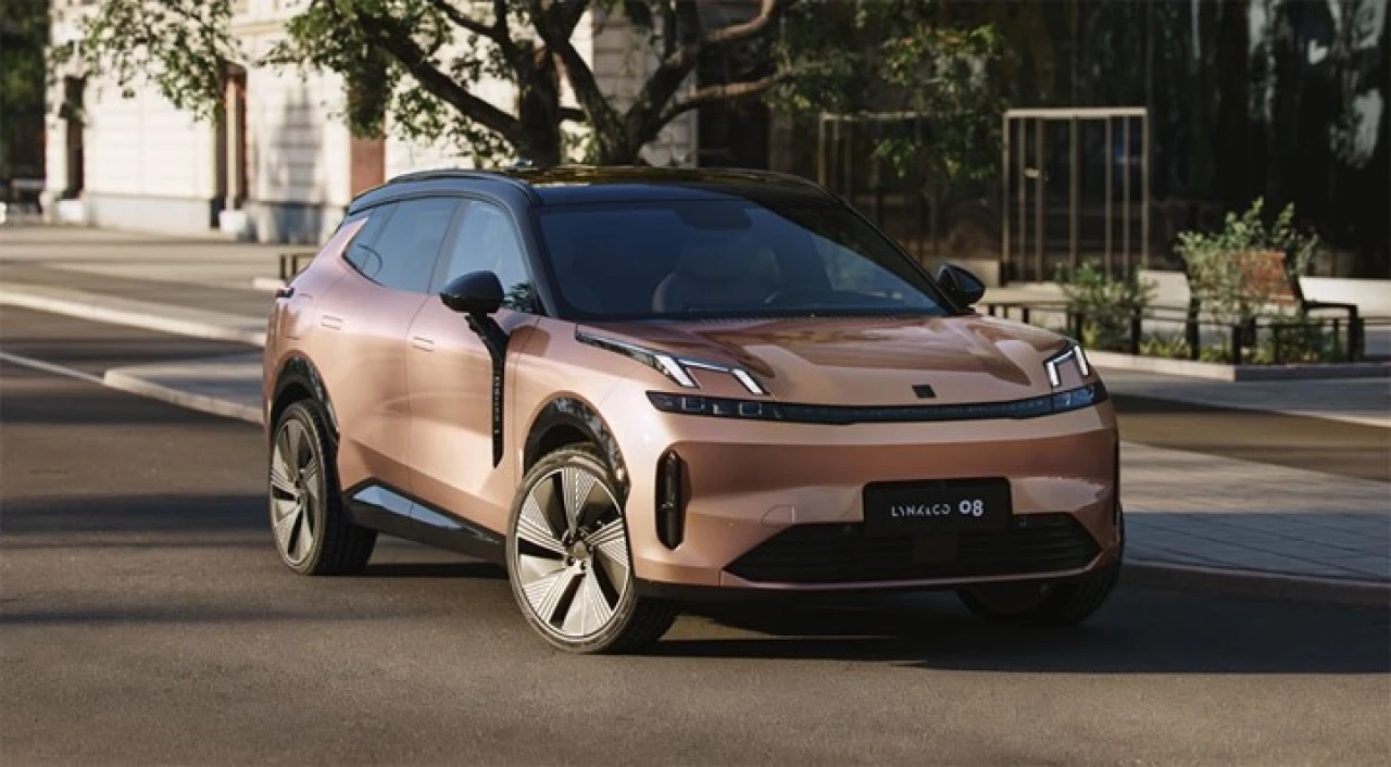 Lynk & Co 08 Avrupa Yolcusu: 200 km Elektrikli Menziliyle Dikkat Çekiyor