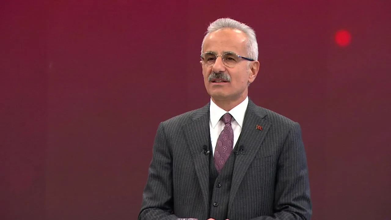 Bakan Uraloğlu: "16 yaş altı sosyal medya sınırlaması 2025'te uygulanmaya başlayacak"