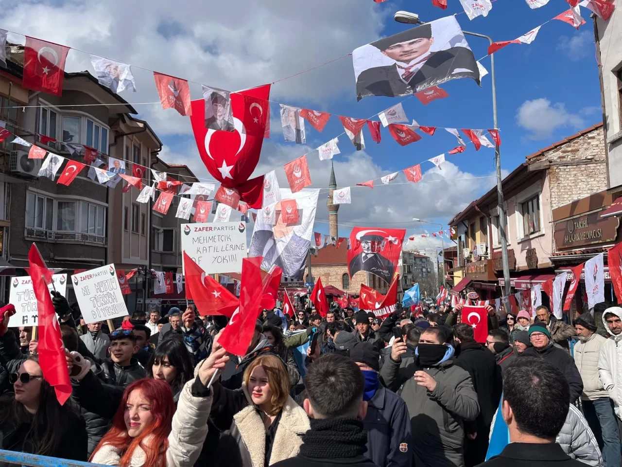 "Türk Milletinin Geleceği İçin Endişeliyiz"