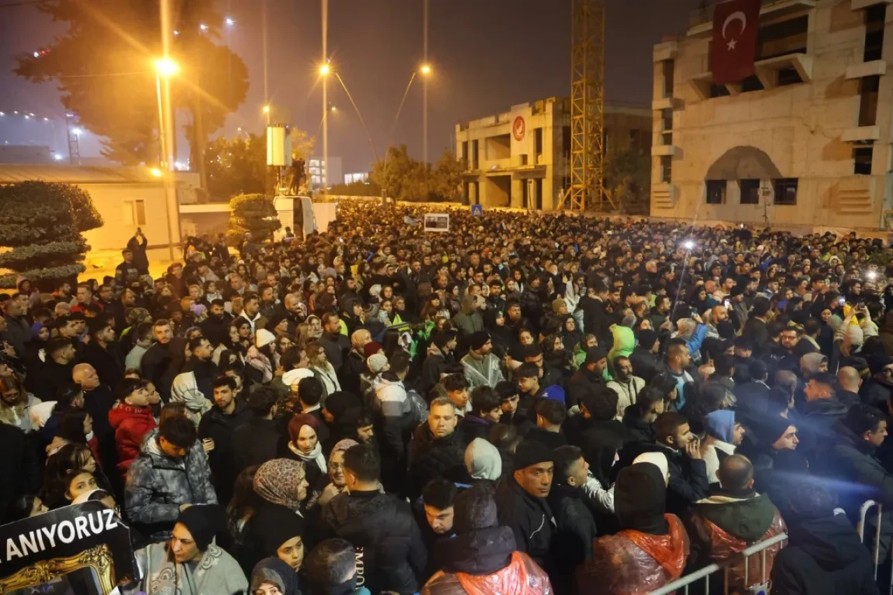 Hatay’da Depremin İkinci Yıl Dönümünde Saat 04:17’de Duygusal Anma