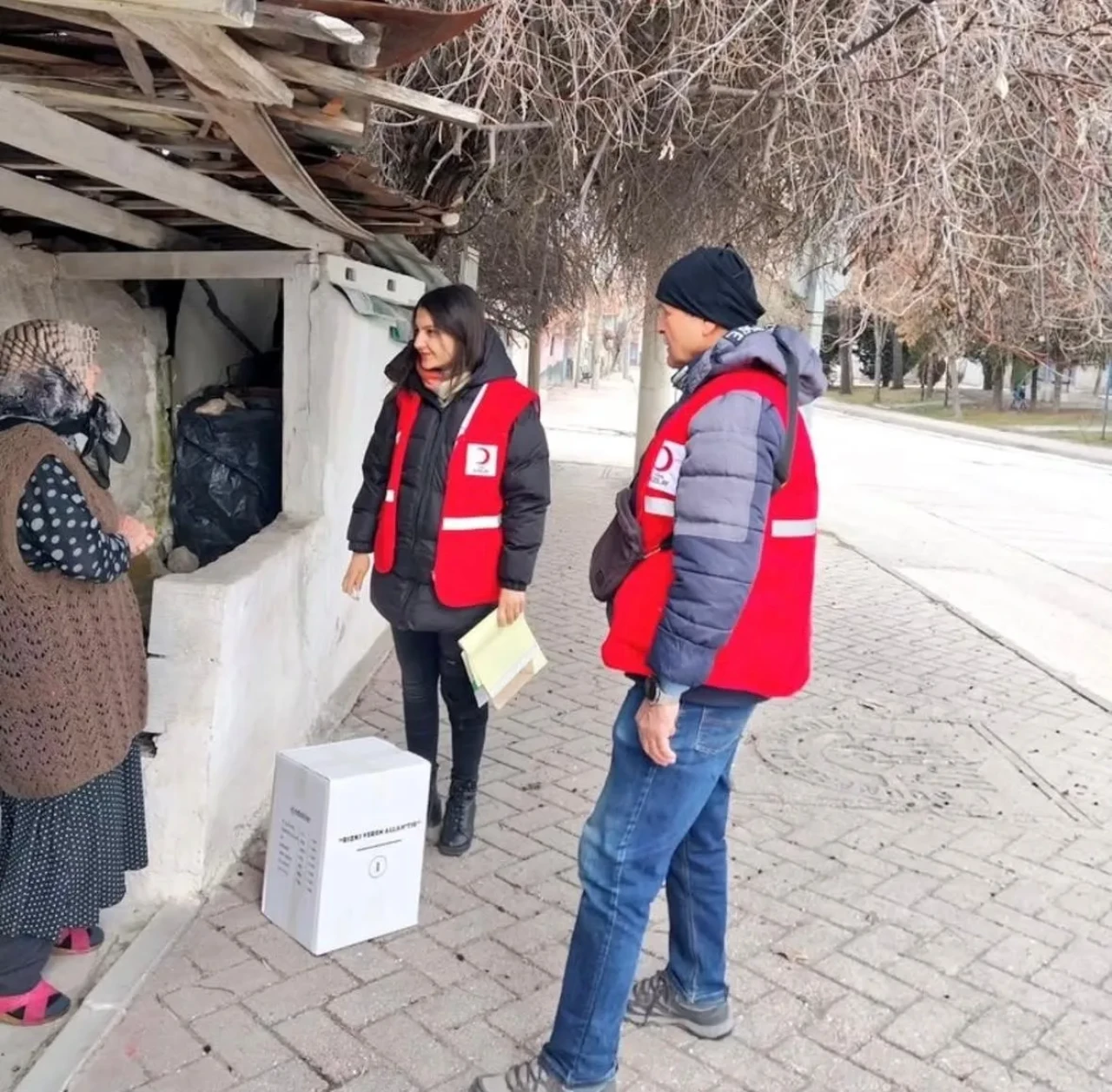 Kızılay Eskişehir, Soğuk Kış Günlerinde İhtiyaç Sahiplerine Yardım Eli Uzattı