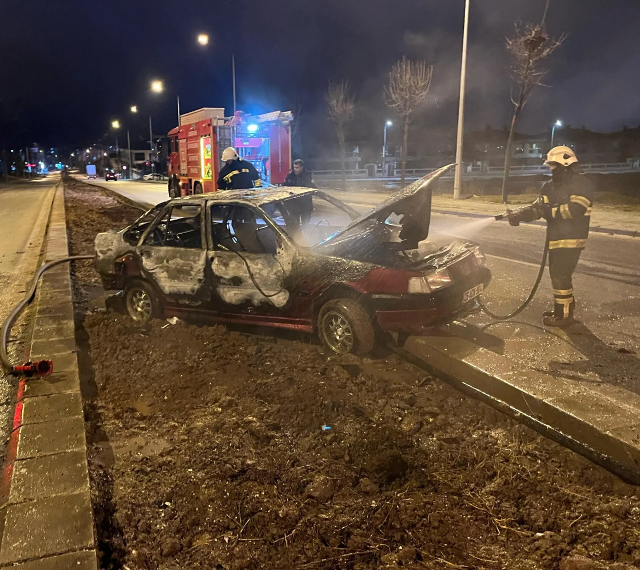 Eskişehir’de Seyir Halindeki Araç Alev Aldı, Sürücü Son Anda Kurtuldu