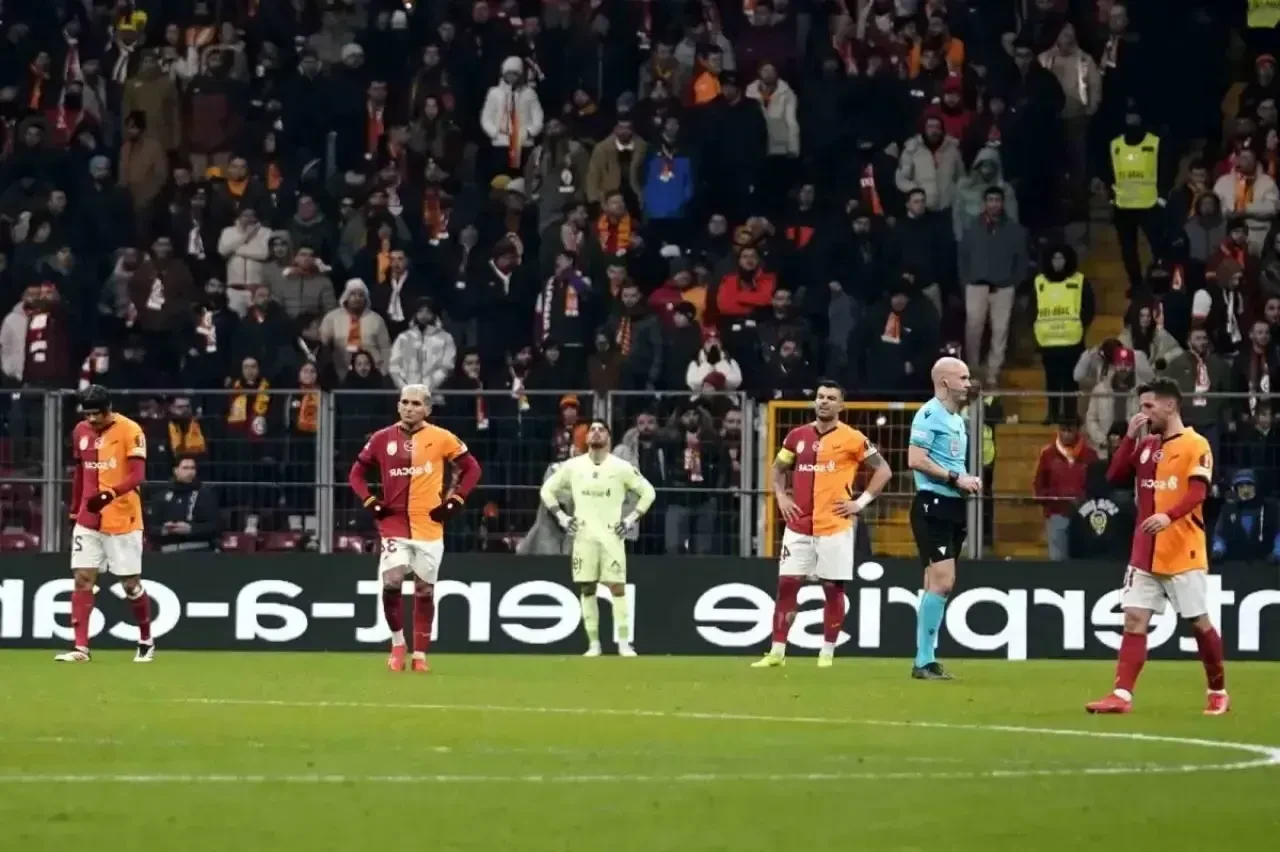 Galatasaray İçin Avrupa Defteri Kapandı: AZ Alkmaar Karşısında Hayal Kırıklığı