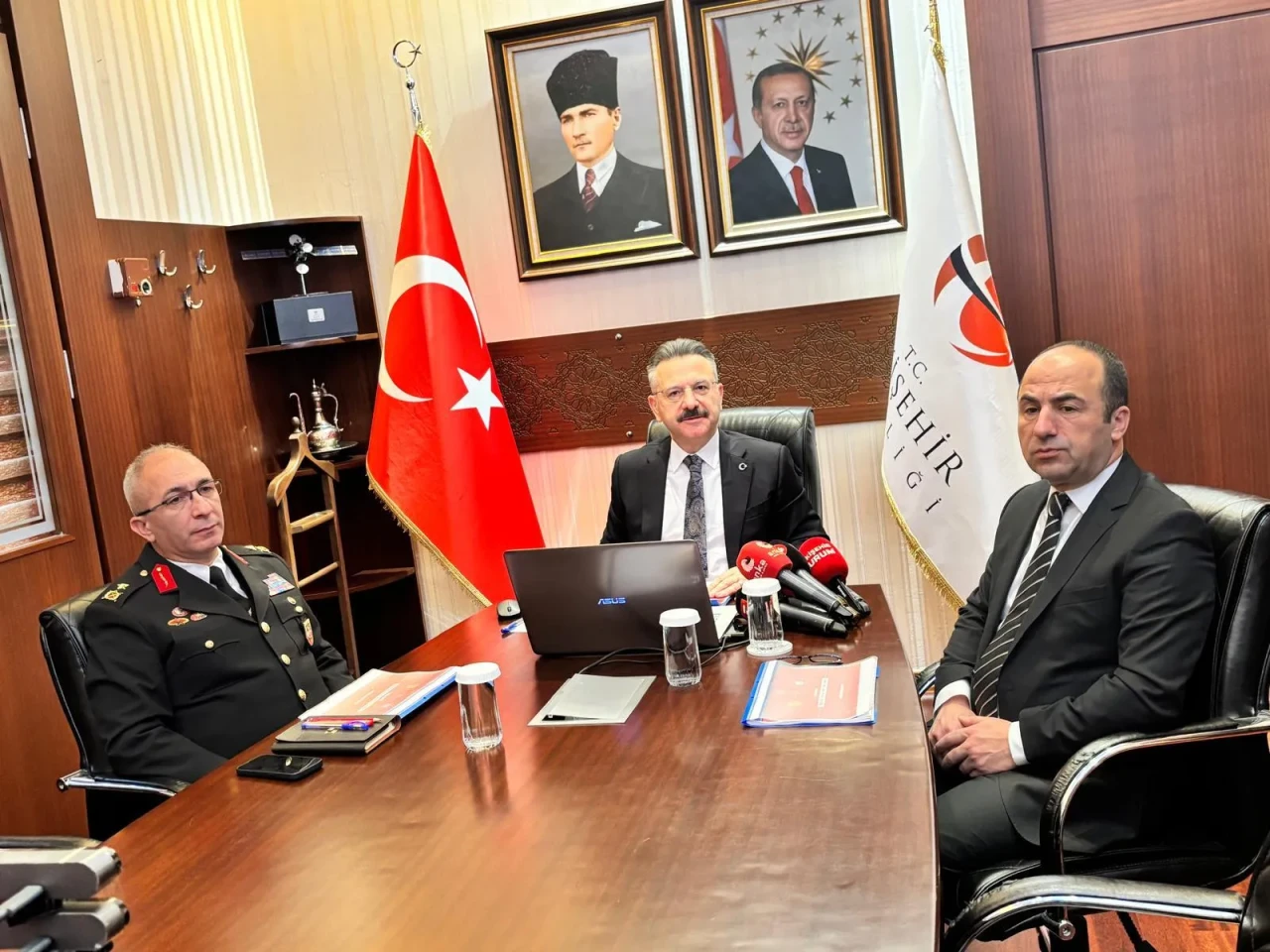 Vali Hüseyin Aksoy: "Şehrin Huzuru İçin Çalışmalarımızı Titizlikle Sürdürüyoruz"