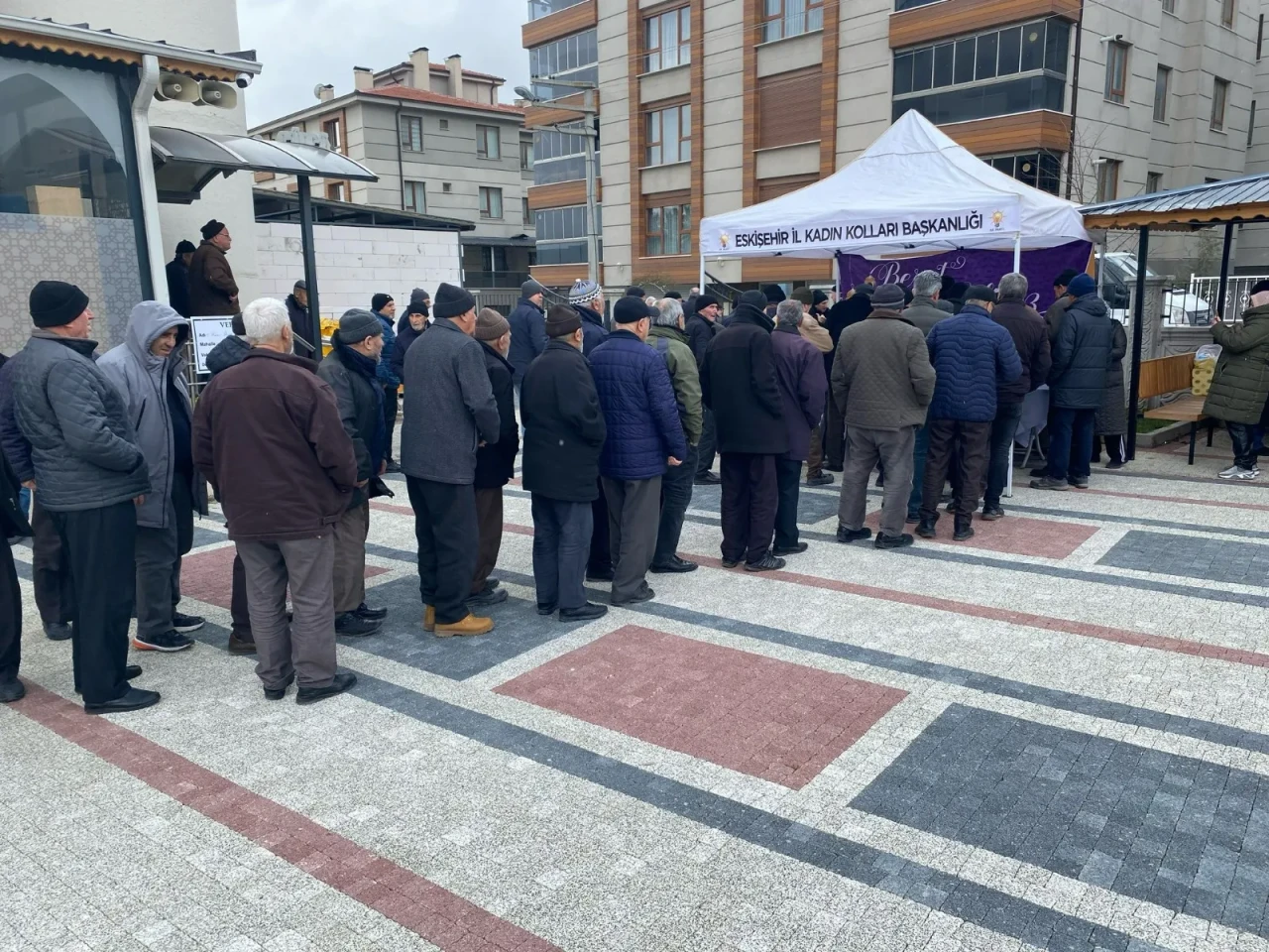 Eskişehir'de Berat Kandili'nde kandil simidi ikramı