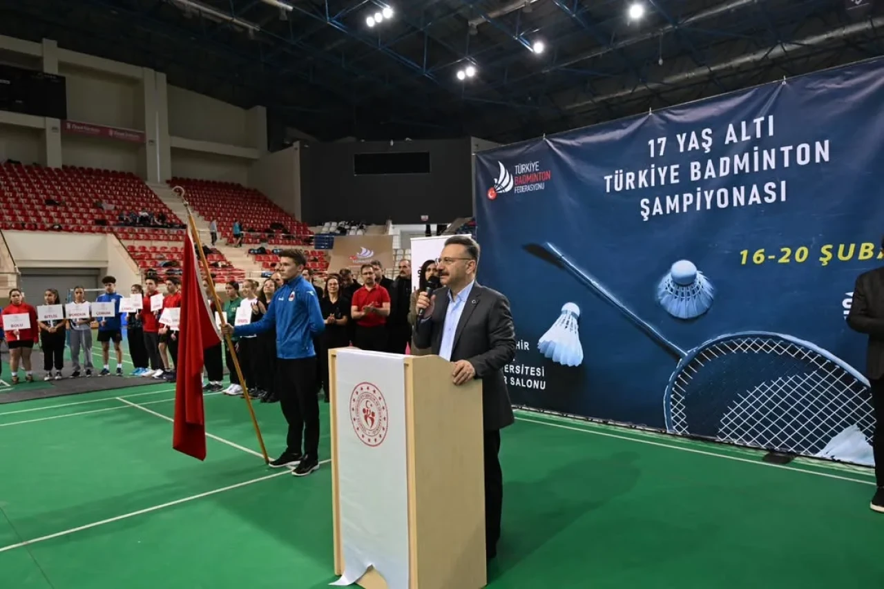 Vali Aksoy, 17 Yaş Altı Badminton Şampiyonası’nın Açılışına Katıldı