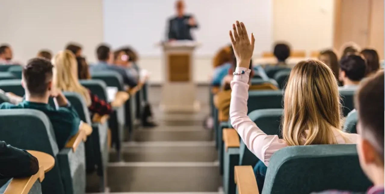 "Niteliksiz, özel üniversiteler, öğrencilere sadece diploma dağıtır hale geldi"