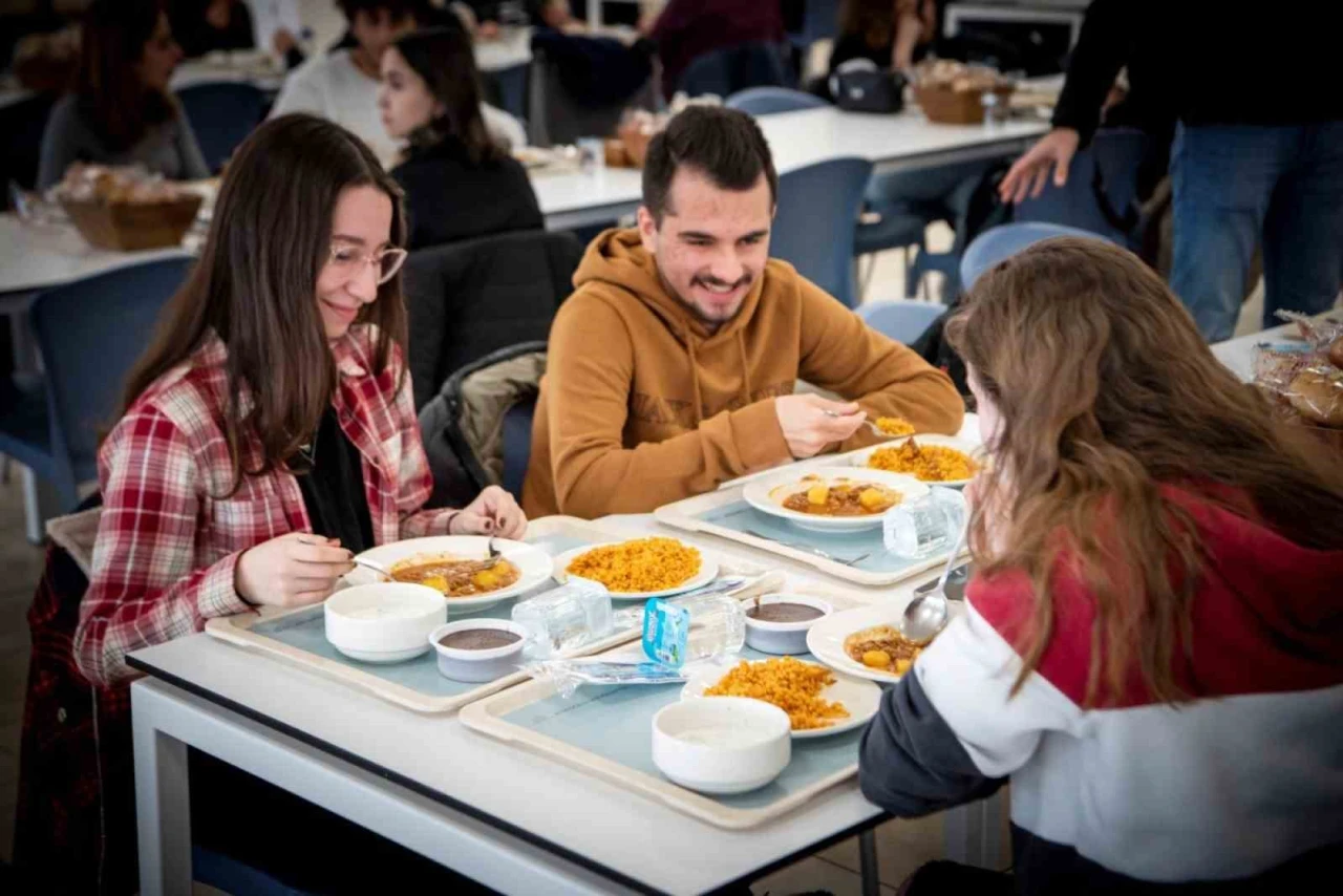 Anadolu Üniversitesi yemekhanesi Ramazan boyunca kaç öğün yemek vermeye devam edecek?