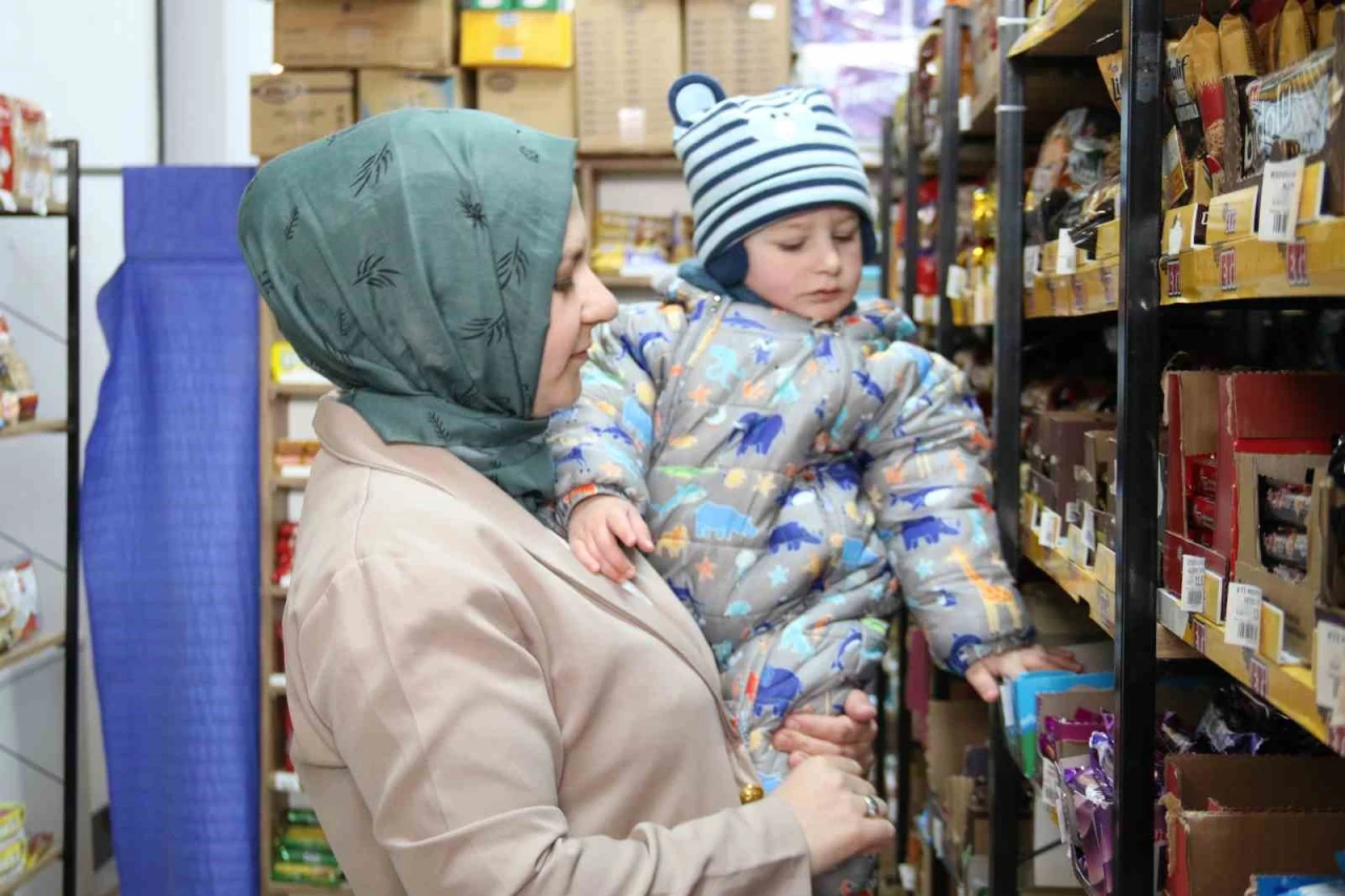 Eskişehirli Anne KOSGEB Desteğiyle Market Açtı ve Bebeğini İşyerinde Büyütüyor