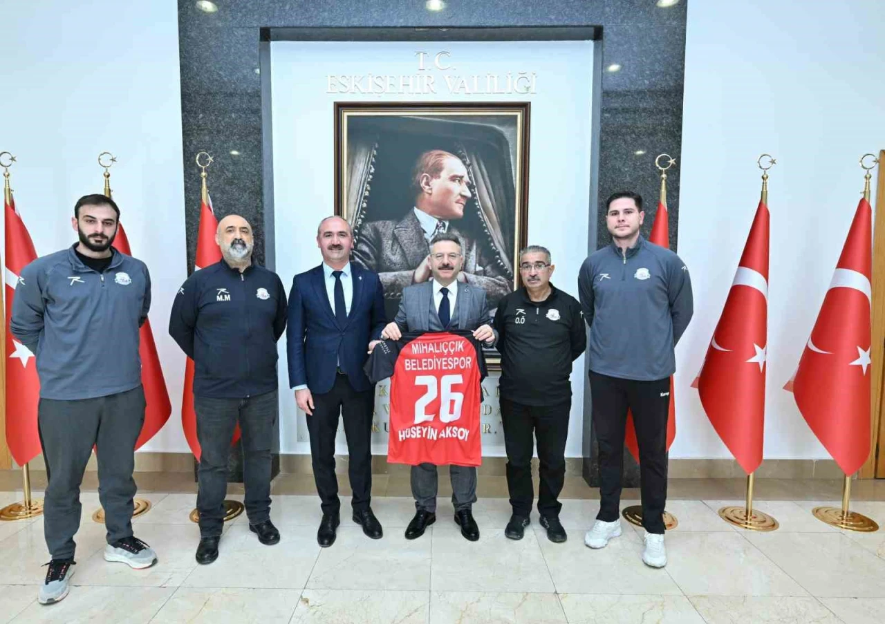 Eskişehir Valisi Mihalıççık Belediyespor Hentbol Takımı Oyuncularını Ağırladı