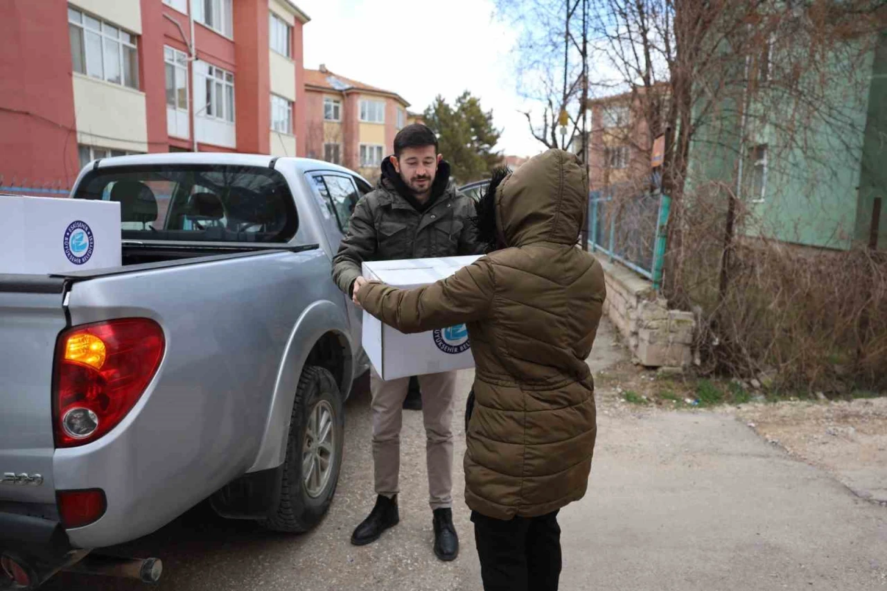 ''Şehir Paylaşmaktır'' Kolileri İhtiyaç Sahiplerine Ulaştırılmaya Başlandı