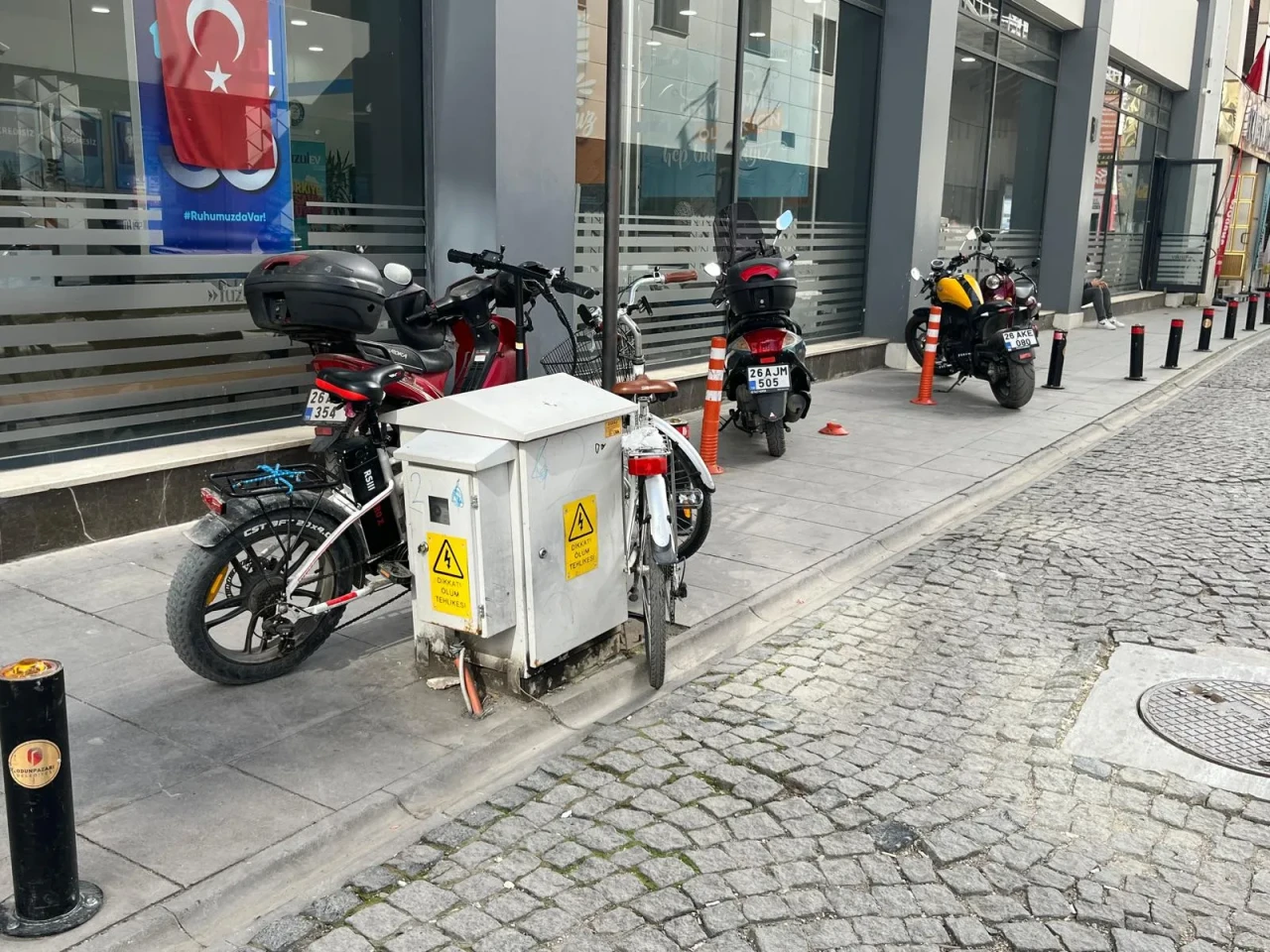 Eskişehir’de kaldırımlar motosiklet parkına döndü