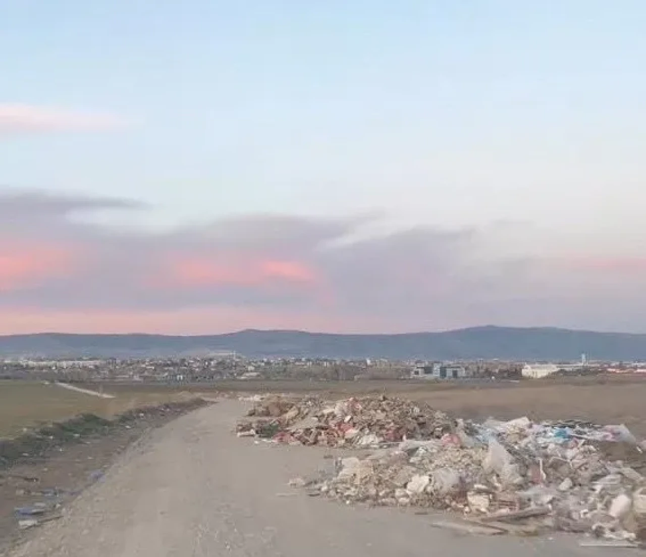 O Mahallede Vatandaşlar Yol Sorunu İçin Çözüm Bekliyor