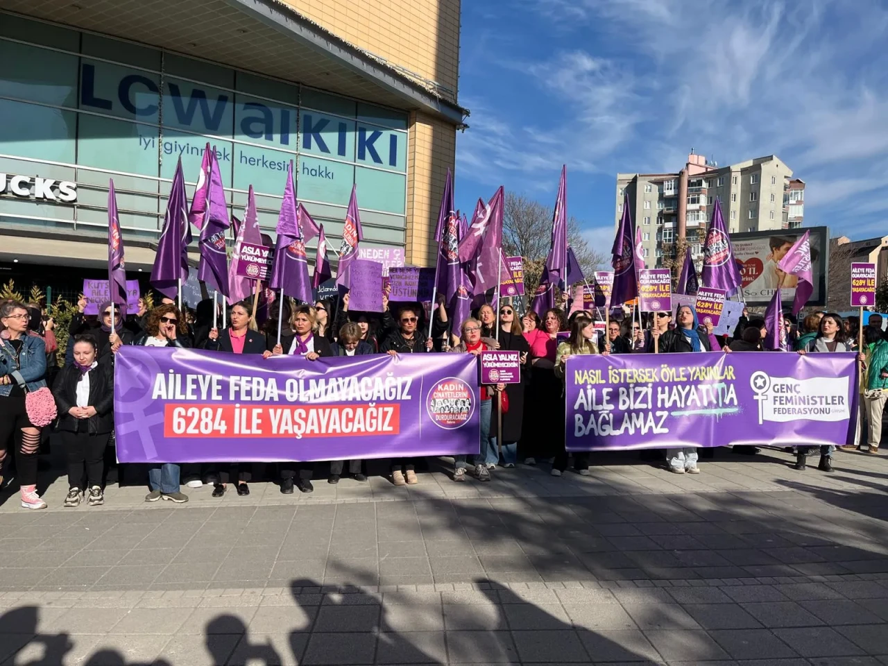 “Kadın cinayetlerine karşı bir araya geliyoruz!”