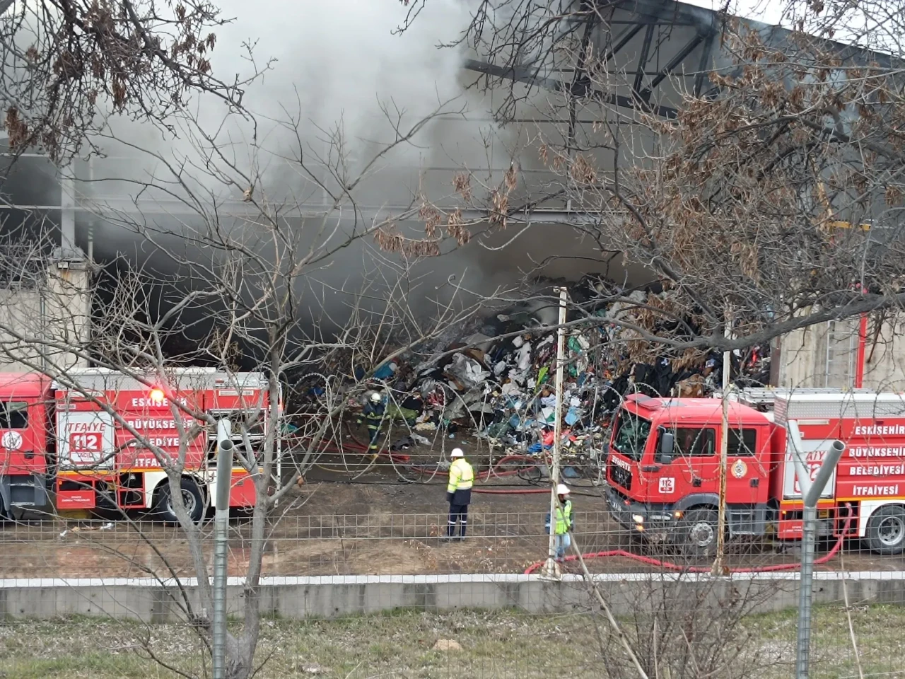 Eskişehir'de korkutan yangın: İtfaiye ekipleri müdahale ediyor!