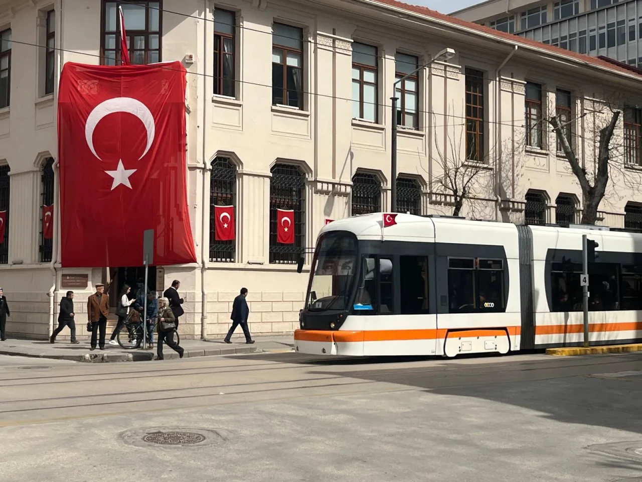 Şanlı zaferin yıl dönümünde Eskişehir bayraklarla donatıldı