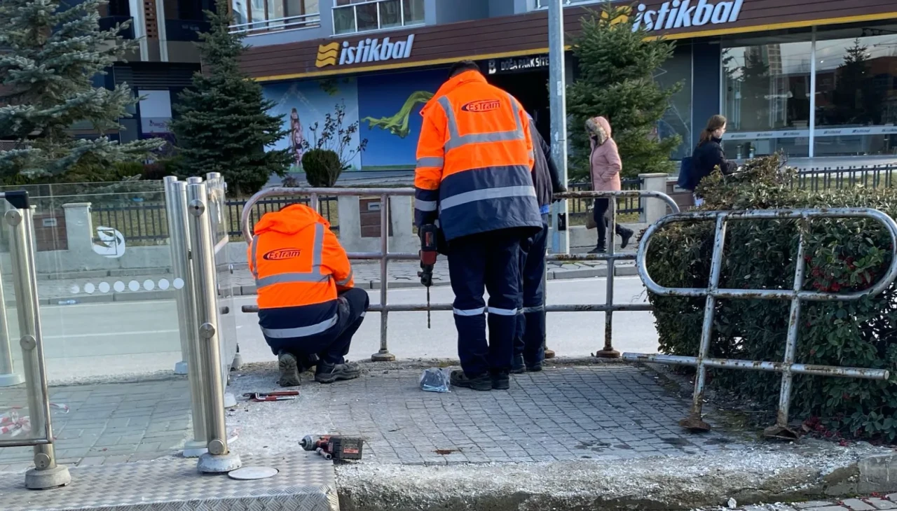 Eskişehir’de o tramvay durağına kaçak geçiş önlemi