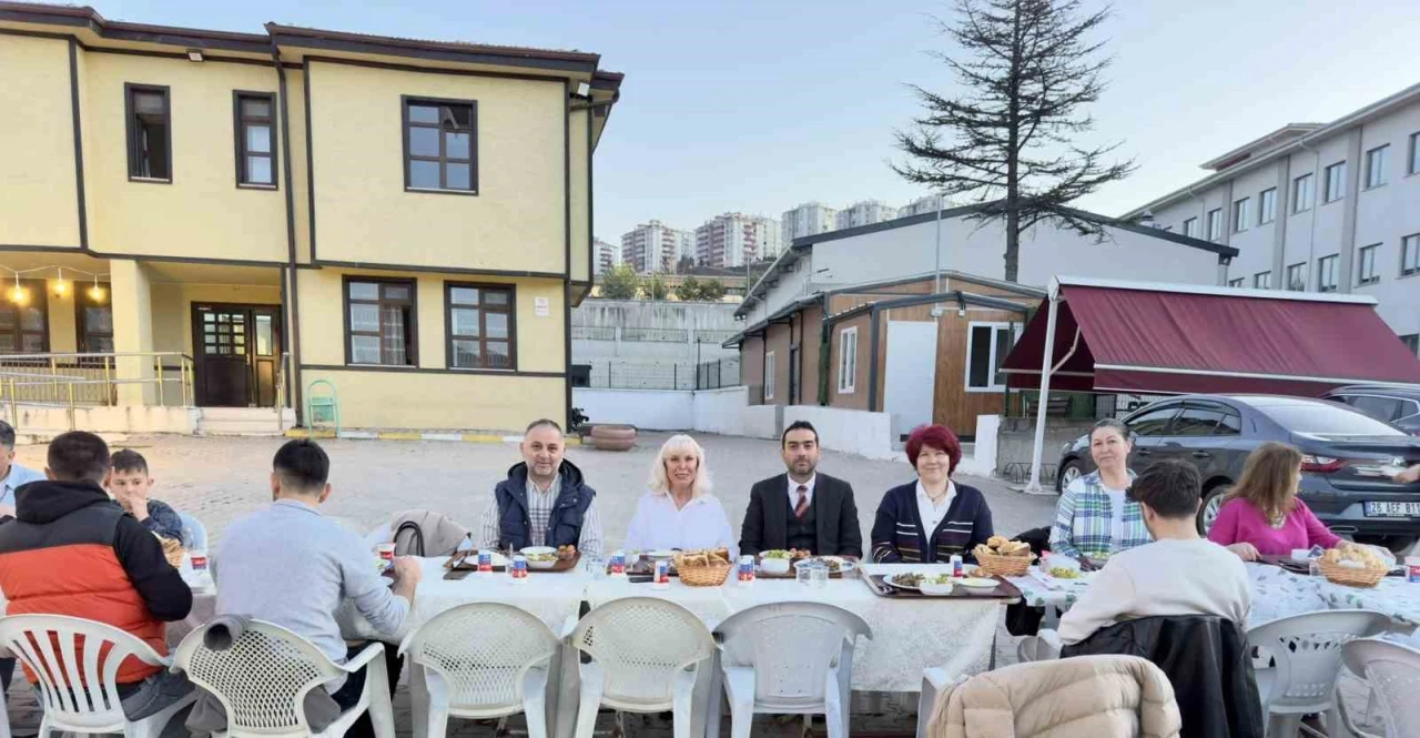 Eskişehir Aile ve Sosyal Hizmetler İl Müdürlüğü, Çocuklar İçin İftar Düzenledi