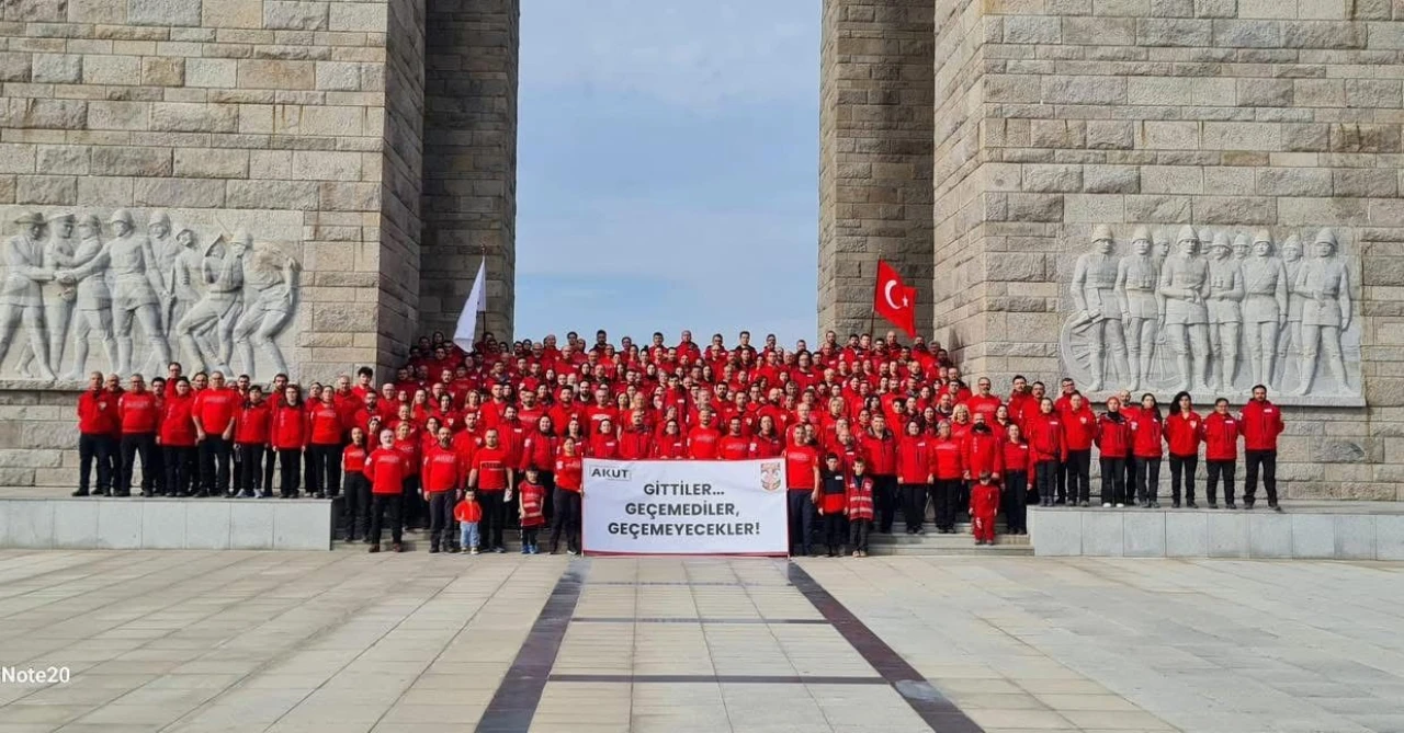 AKUT, Çanakkale Zaferi'ni Anma Töreniyle Kutladı