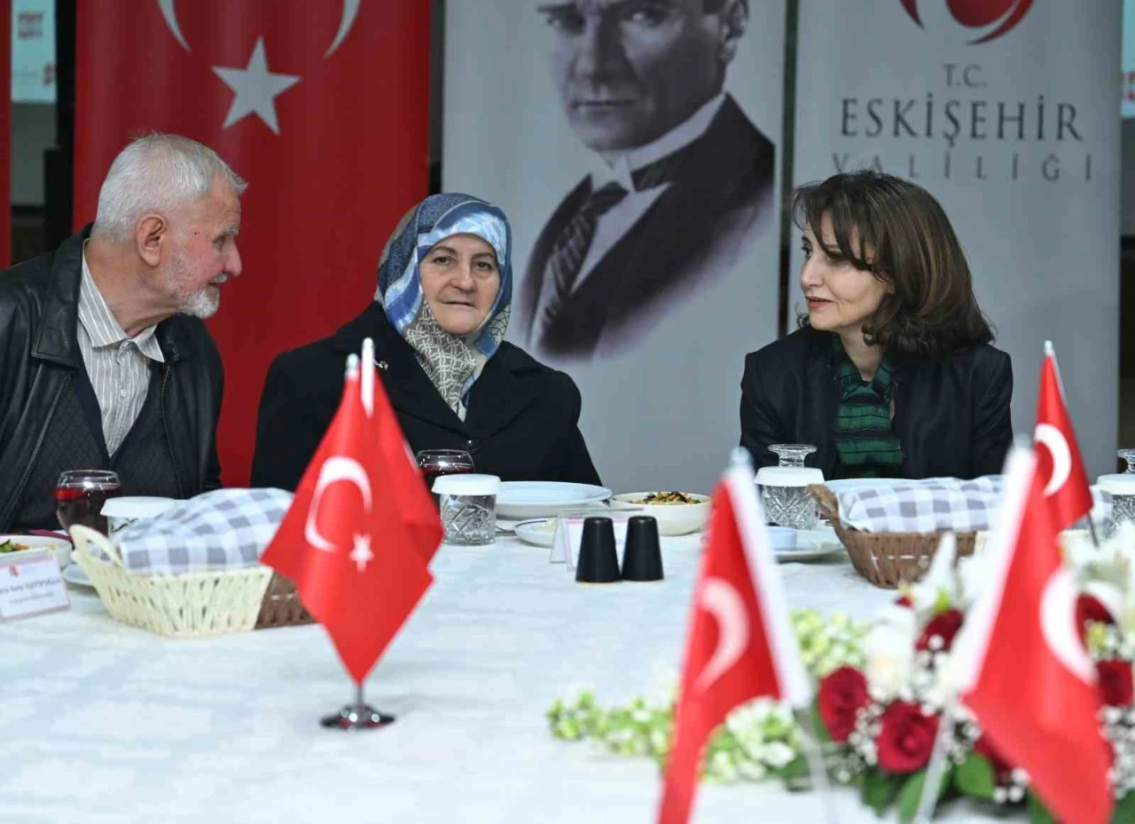 Eskişehir Valiliği 18 Mart Şehitleri Anma Günü ve Çanakkale Deniz Zaferi’nin yüz onuncu yıldönümü adına iftar düzenledi