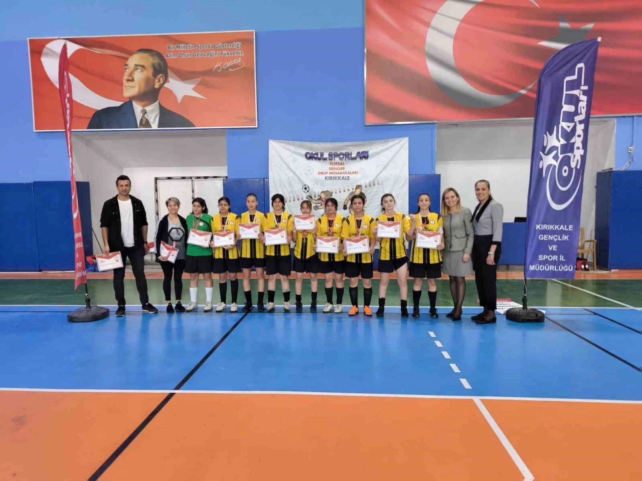 Eskişehir’in kız futsal takımı bölge şampiyonu oldu