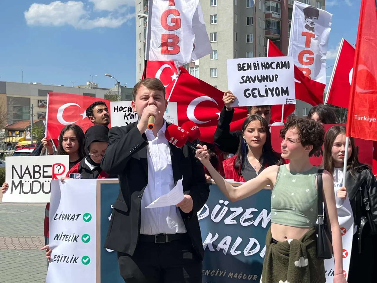 “Torpil burada, liyakat nerede?”: Üniversite öğrencisinden sert çıkış