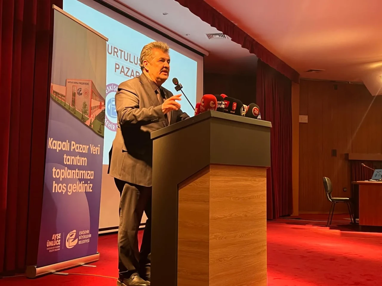 Ekrem Birsen: "Bu proje pazarcı esnafa, Eskişehir halkına yararlı olacak"