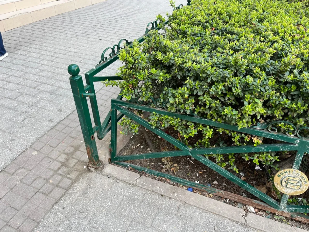 Eskişehir’de o korkuluk hâlâ onarılmadı: Vatandaşlar tepkili