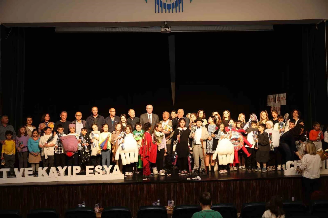 Başkan Kazım Kurt Minik Tiyatrocuların Davetini Kabul Etti
