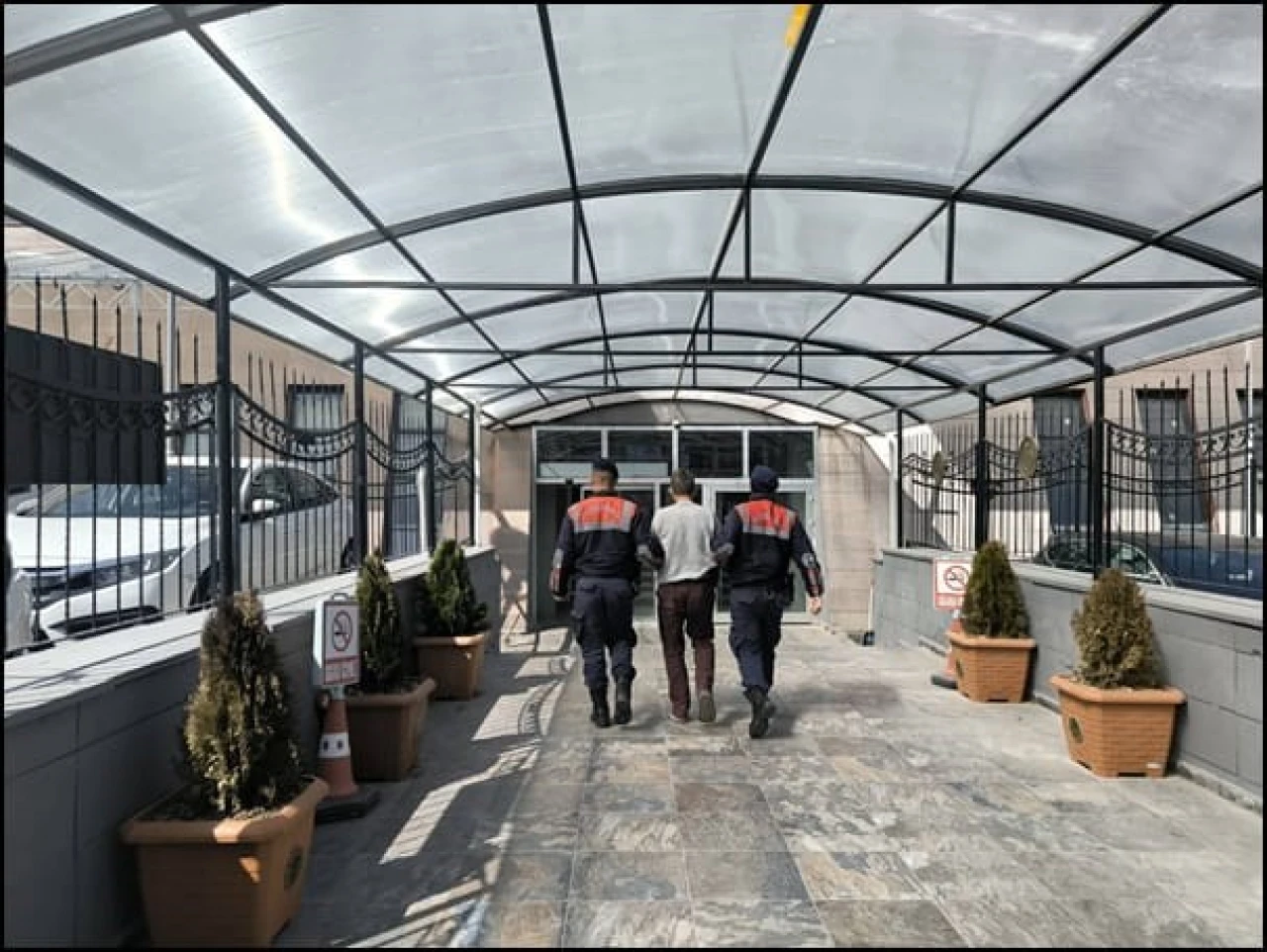 Eskişehir'de inşaatta hırsızlık yapan şahıslar Afyonkarahisar’da yakalandı