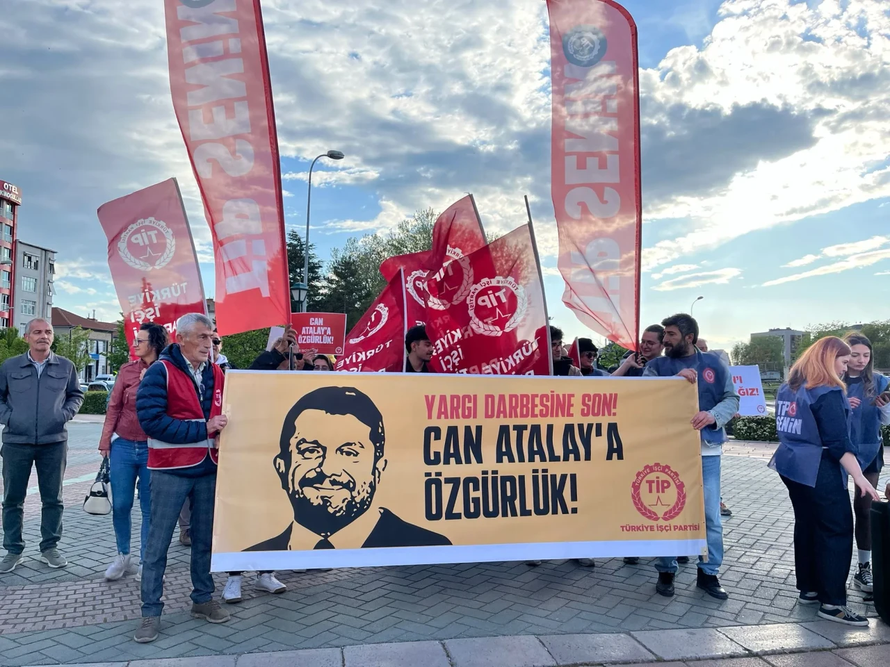 TİP Eskişehir’den “Can Atalay Yalnız Değil, Halkın İradesi İki Yıldır Esir”