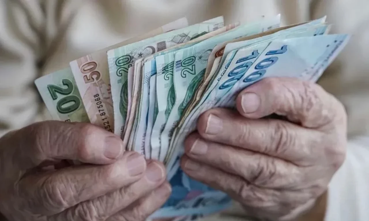 Bayram öncesi emekli ve memur maaşları ödenecek mi?