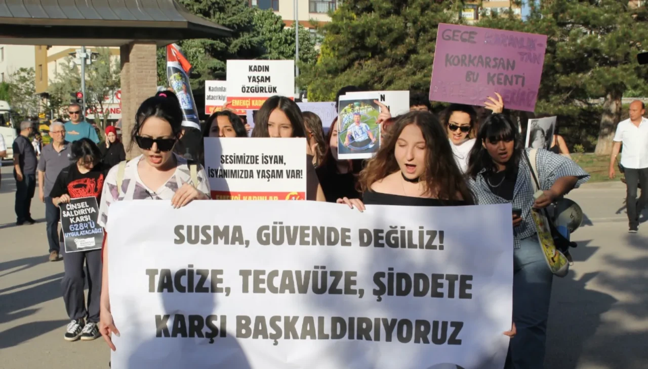 Osmangazi Üniversitesi Önünde Öğrencilerden Şiddete Karşı Tepki: “Güvende Değiliz!”