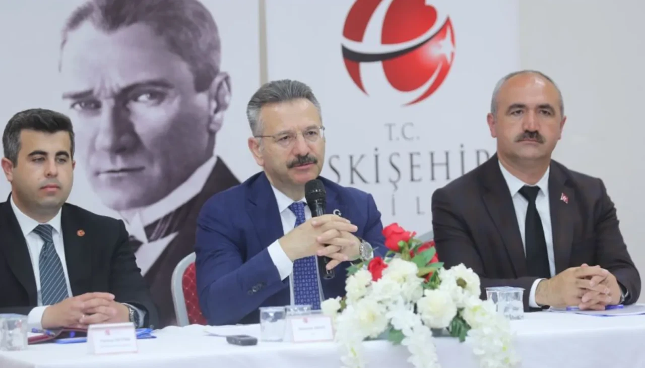 Vali Aksoy, Mihalıççık’ta muhtarlarla bir araya geldi