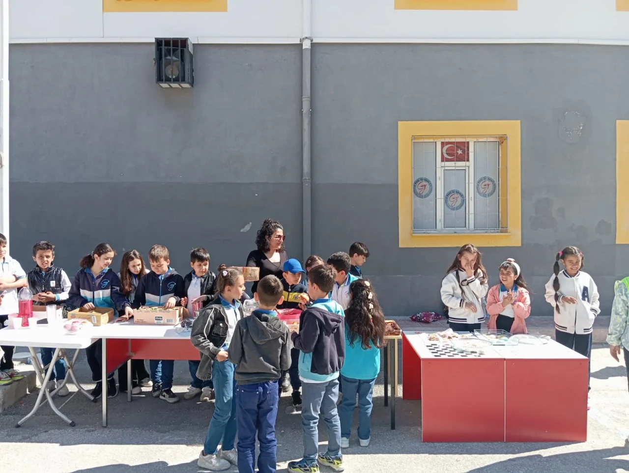Eskişehir'deki 'Minik Girişimciler Pazarı' Rüzgâr Gibi Esti!