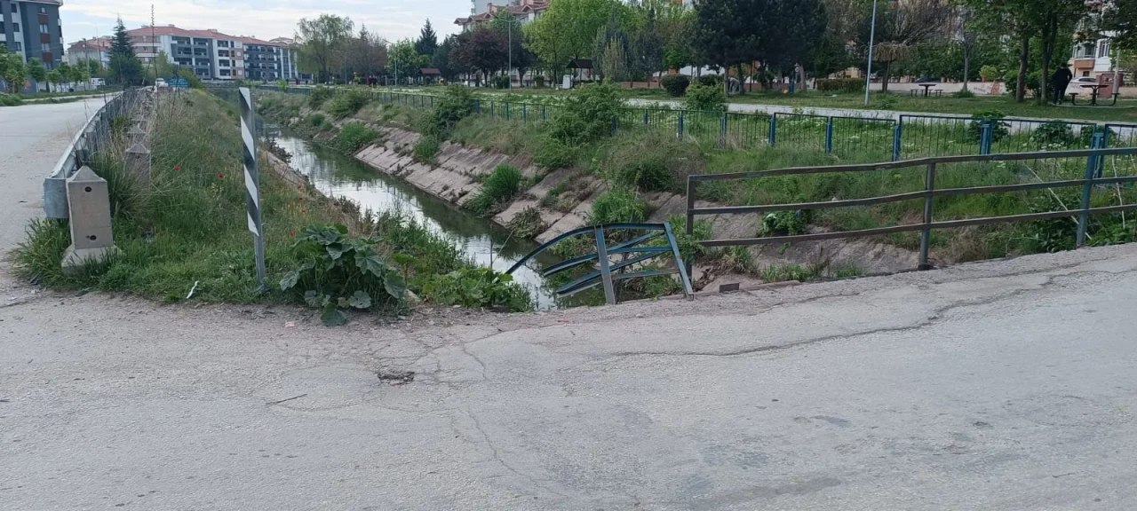 Eskişehir'in o mahallesinde tehlike saçan köprü: Günlerdir müdahale yok