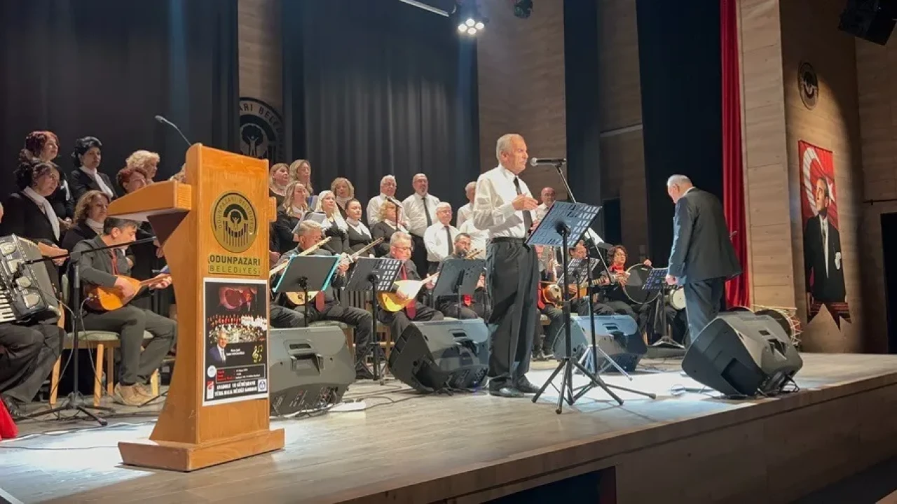 Anadolu’nun Ezgileri Eskişehir’de Yankılandı: Türk Halk Müziği Gecesi Unutulmaz Anlara Sahne Oldu