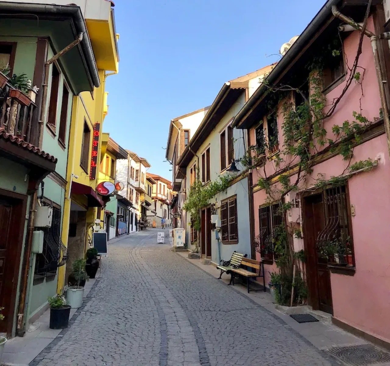 Eskişehir ortalama hanehalkı büyüklüğünün en düşük olduğu iller arasında