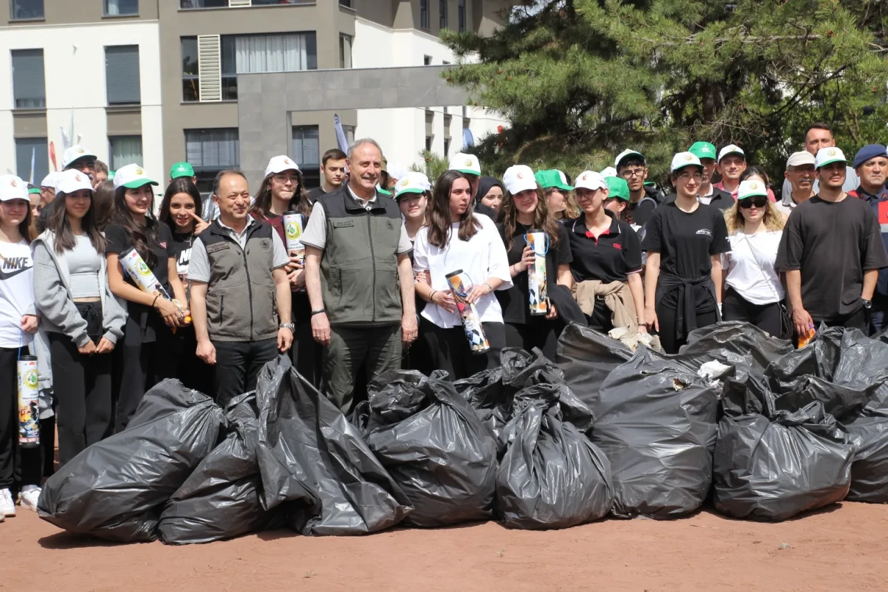 Eskişehir'de öğrenciler çevre için yarıştı